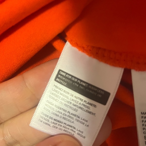 Levi’s orange tangerine 100% cotton High Peaks t-shirt NWT - Picture 4 of 9